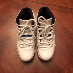 Air Jordan 11 Retro Legend Blue